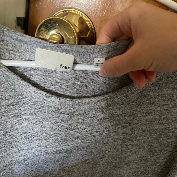 Wilfred Free tshirt from Aritzia - Picture 2 of 2